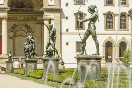 14062701_322_Photoshop_cloning_people_before